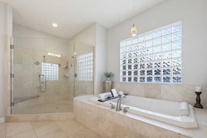 bath_web Bright bathroom photographed for a real estate listing