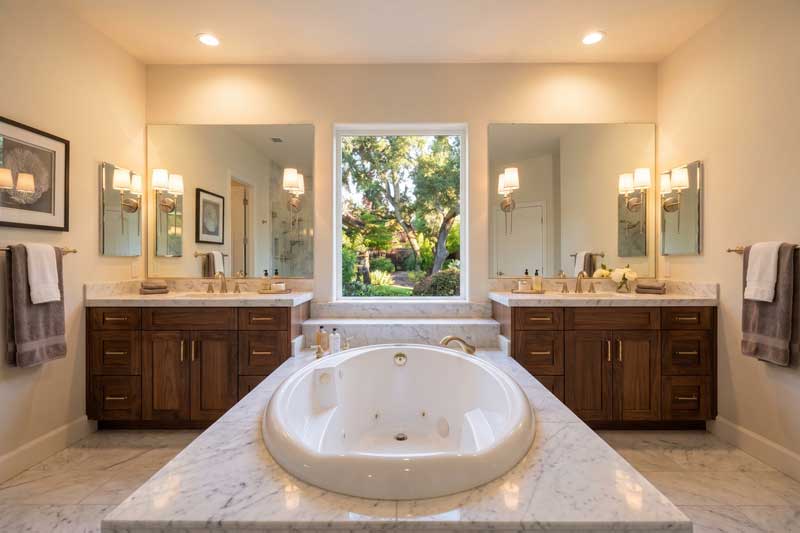 bath_web2 Bright bathroom photographed for a real estate listing
